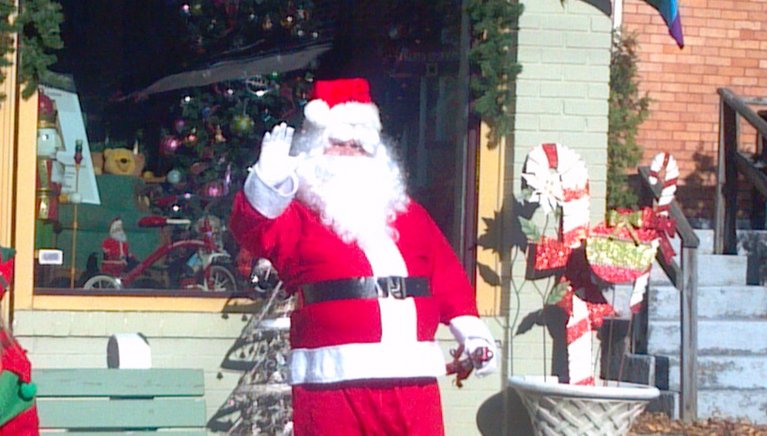 Collingswood, NJ: Santa in Collingswood at Knight Ave and Haddon Ave - closeup