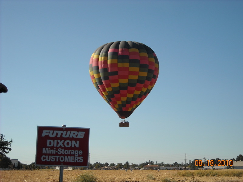 Dixon, CA: Hot Air Balloon landing in Dixon