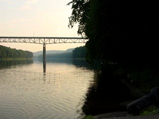 Milford, PA: Milford Beach open to the public with bridge over Delaware River