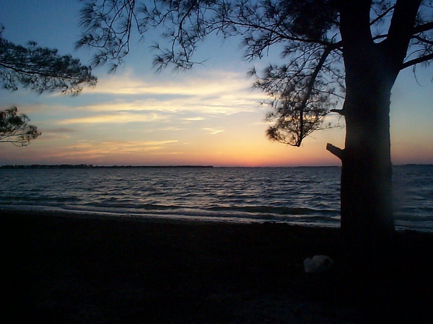Fort Myers, FL : Sunset from barrier island between Fort Myers and Sanibel