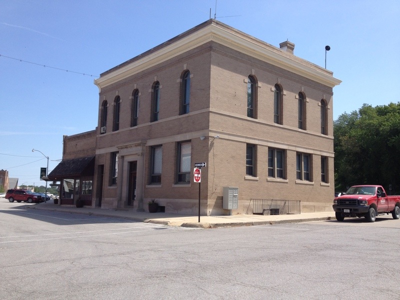 Oakland, IA: City Hall in former bank
