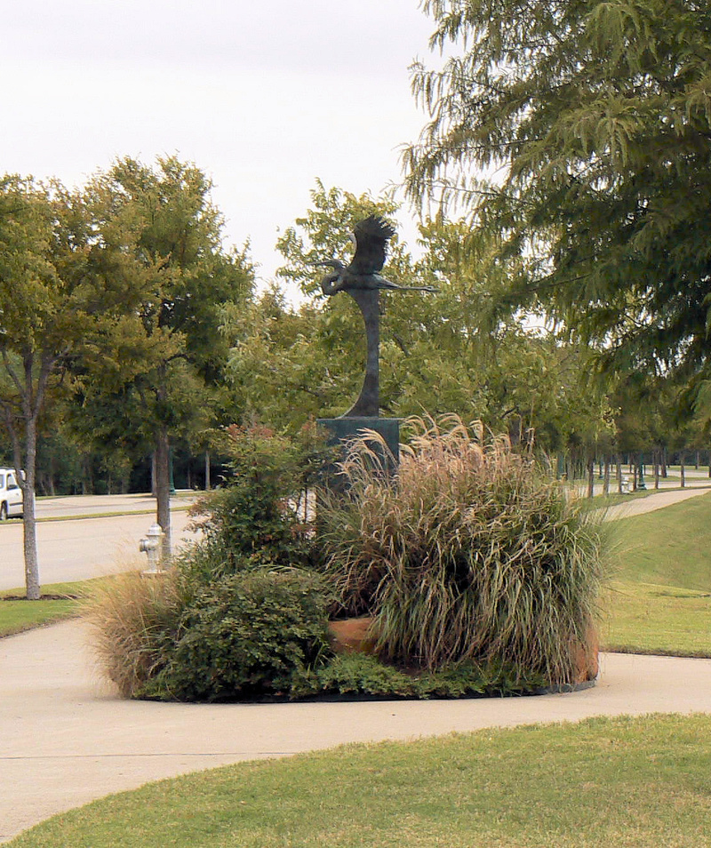 Keller, TX: Bronze statue of flying heron on Bear Creek Parkway