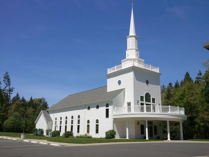 Cave Junction, OR: New England style church in Cave Junction