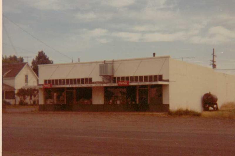 Bonanza, OR : Bonanza general store on main street photo, picture