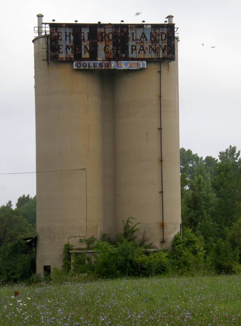 Oglesby, IL: Lehigh Cement Old Tower