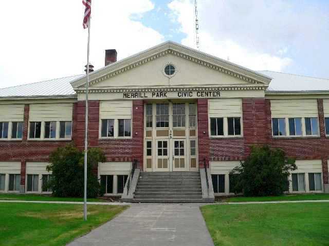 Merrill, OR: Merrill, Oregon: This old school now serves as a civic center and the grounds are a nice park.