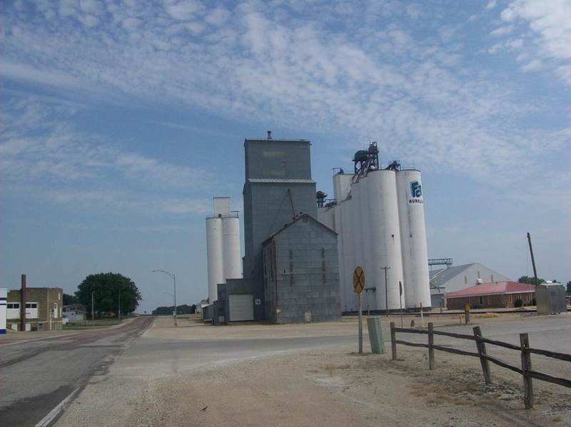 Aurelia, IA: Grain Elevators in Aurelia, Iowa