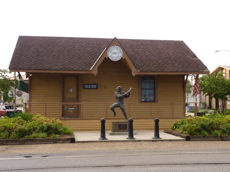 Gretna, LA: Gretna Visitor Center, Old train depot, and statue of Mel Ott