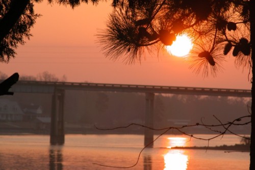 Cedar Bluff, AL : Sunrise over the bridge that connects Cedar Bluff to Centre, Alabama at Lake Weiss