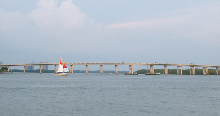 Bonita Springs, FL : Sailboat in front of the New Pass Bridge.........
