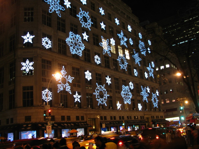 New York, NY: snowflake lights