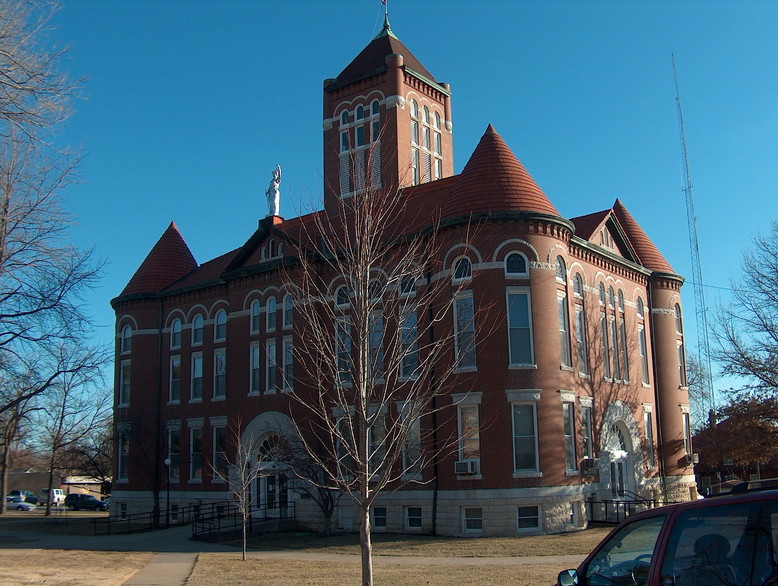 Garnett, KS: Anderson County Courthouse in Garnett Kansas