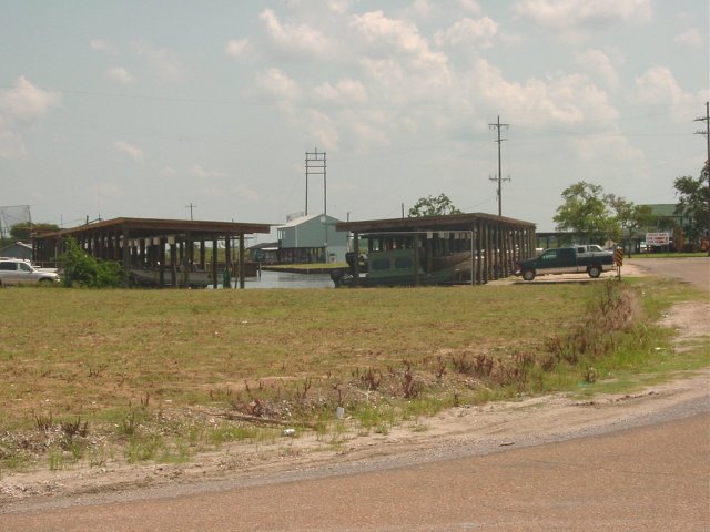 Hackberry, LA : Boat Stalls