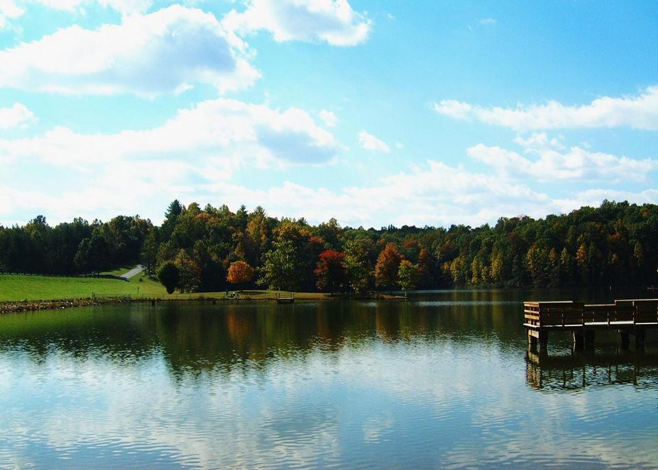 Charlottesville, VA : CHRIS GREENE LAKE