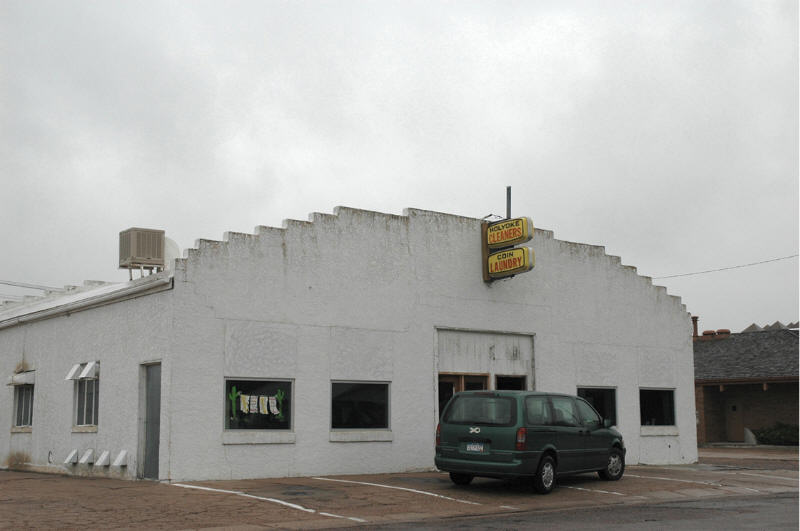 Holyoke, CO : Laundromat
