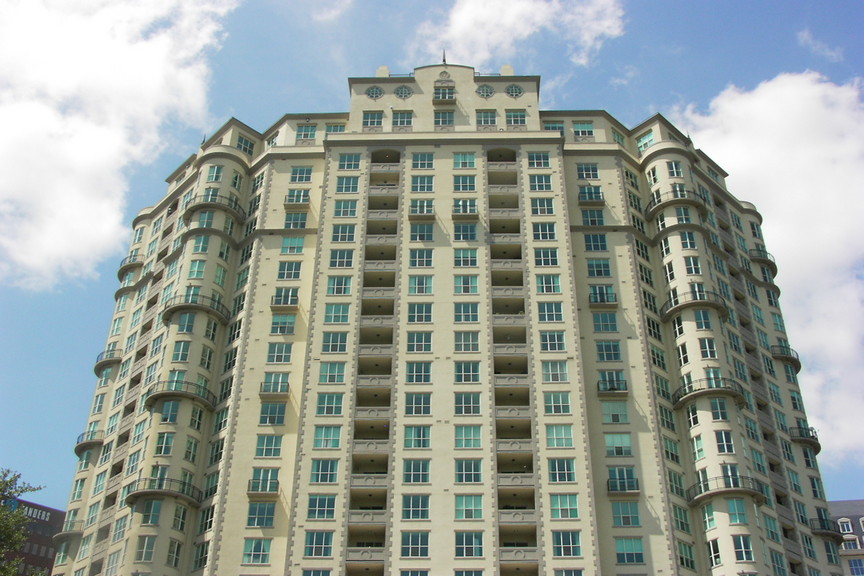 Cockrell Hill, TX : High Rise Condominiums. Turtle Creek Area, Dallas