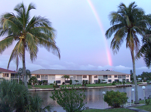Cape Coral, FL : Cape Coral FL has hundreds of miles of intersecting salt & fresh water canals
