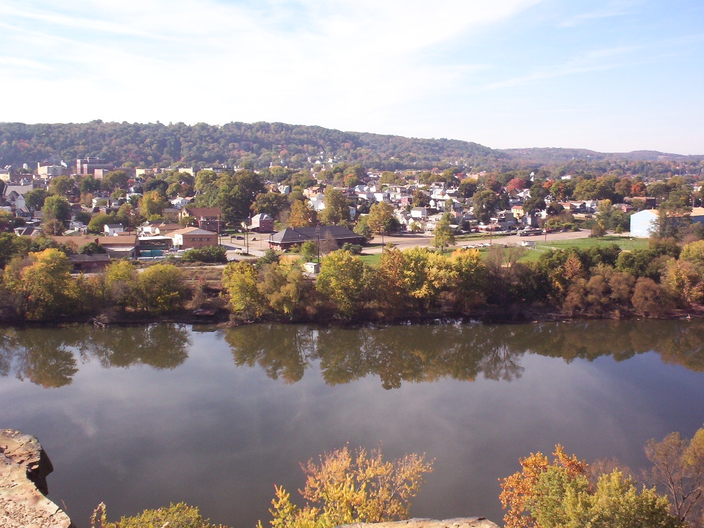 Beaver Falls, PA : Fall of 2005, the Beaver River and Moltrups field