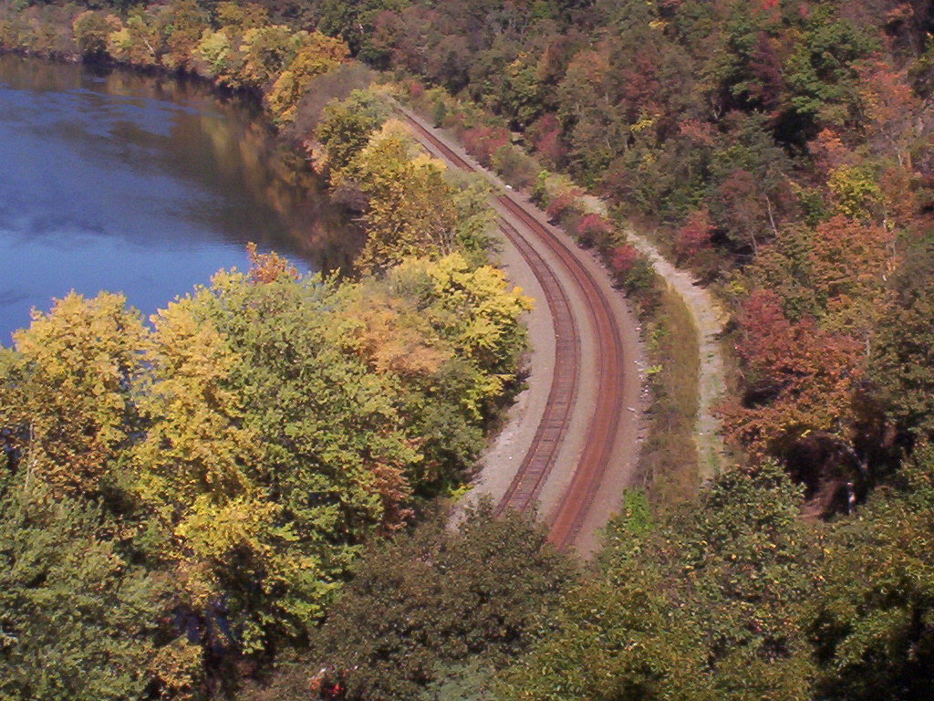 Beaver Falls, PA : Railroad tracks along the Beaver River on New