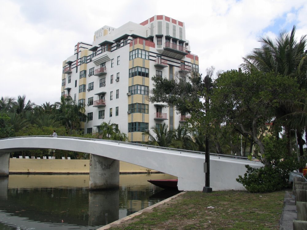 Miami Beach, FL: Helen Mar apartments