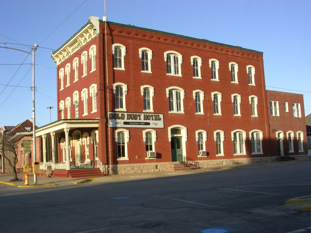 Fredonia, KS: Historic Gold Dust Hotel - Downtown Fredonia, Kansas