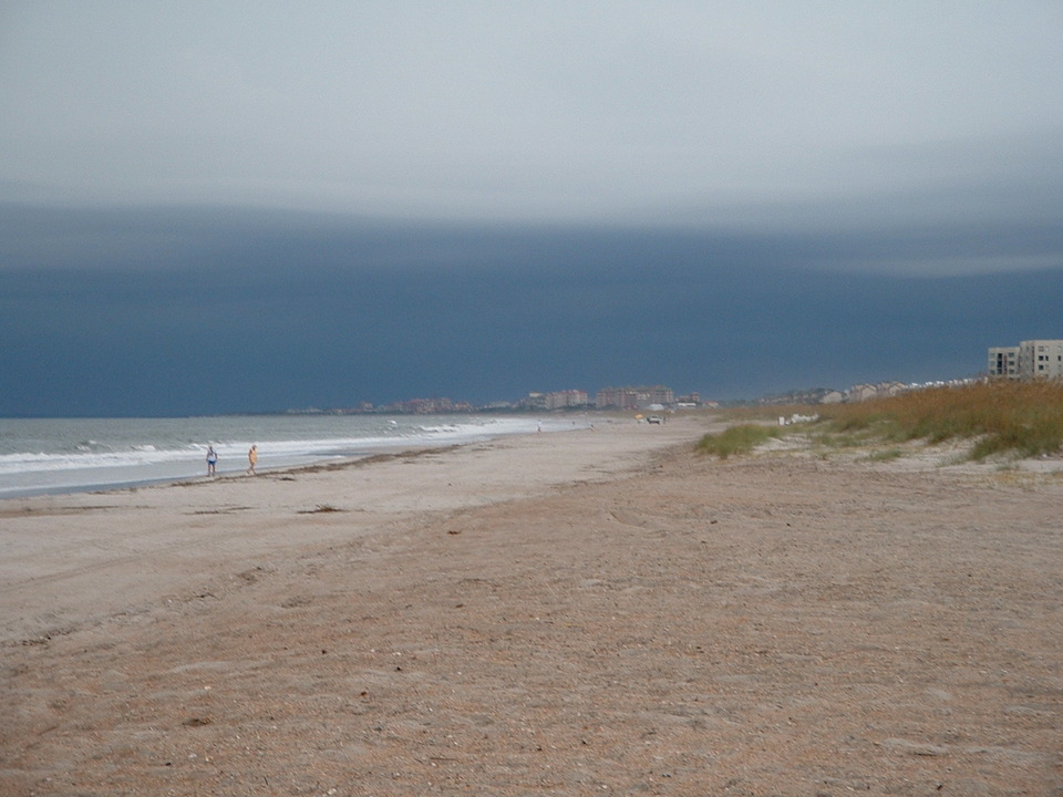 Fernandina Beach, FL : A storm creeps up on Peter's Point Beach, south-