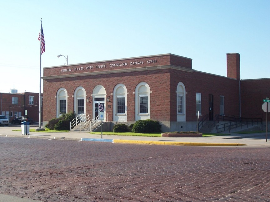 Goodland, KS: Goodland Post Office with more brick streets in foreground