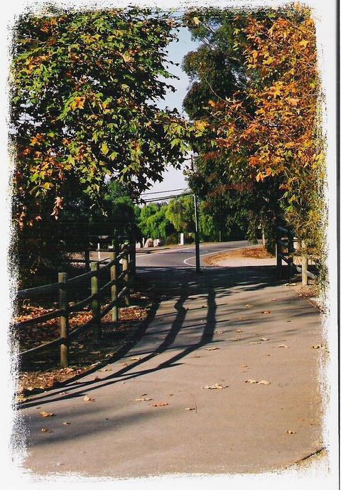 Bonita, CA : Walkway to Sweetwater Rd. Bonita