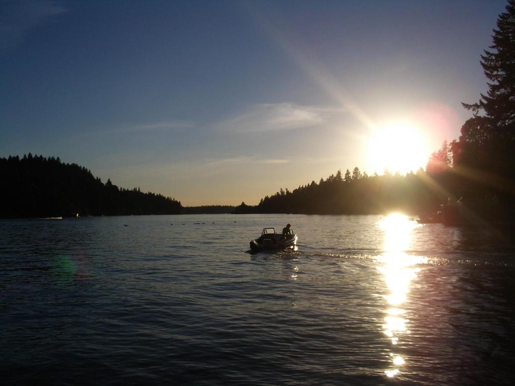Lake Oswego, OR : Sunset On The Lake: Lake Oswego, OR