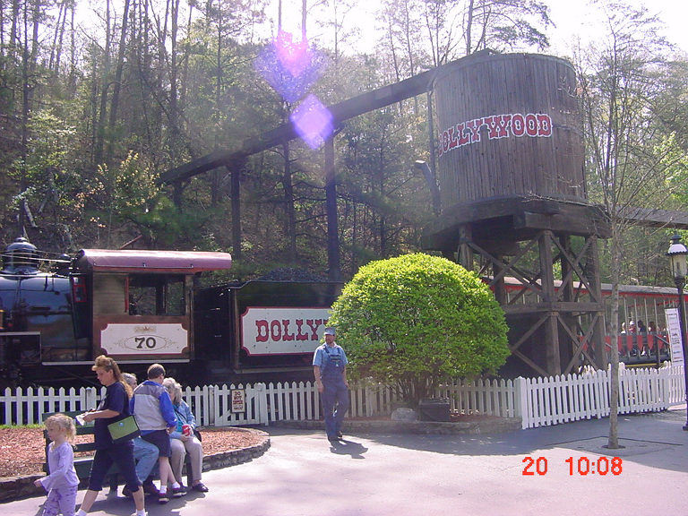 Pigeon Forge, TN: Pigeon Forge: train depot at Dollywood theme park