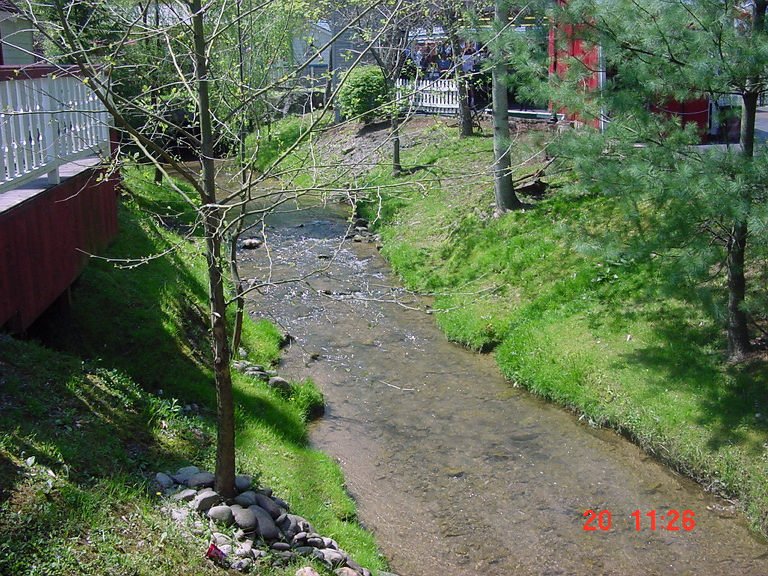Pigeon Forge, TN: Stream running through theme park at Dollywood in Pigeon Forge