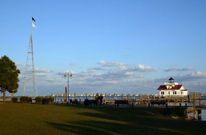 Manteo, NC : Manteo Weather Tower and Roanoke Marshes Lighthouse replica