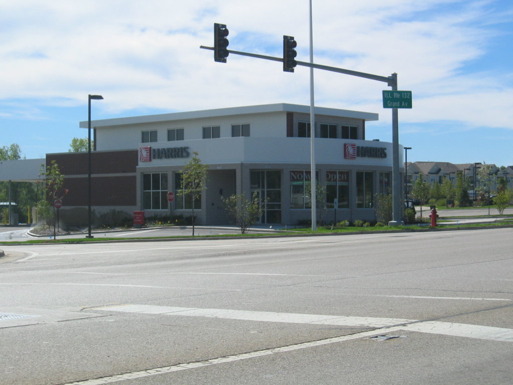 Lindenhurst, IL: Harris Bank on Deep Lake Road & Grand Ave