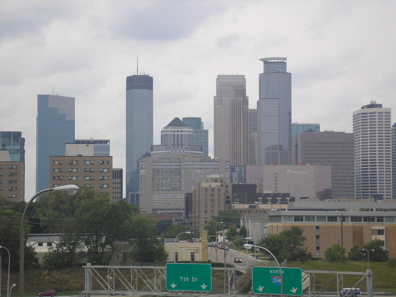 Minneapolis, MN: Downtown Minneapolis going West on I-94
