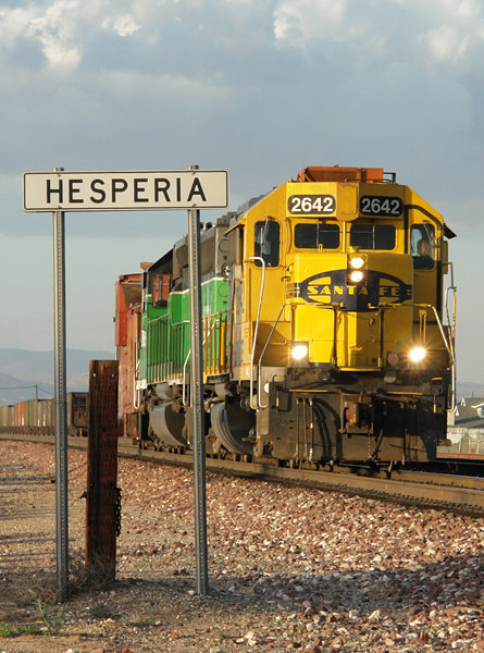 Hesperia, CA: Local BNSF sub through Hesperia