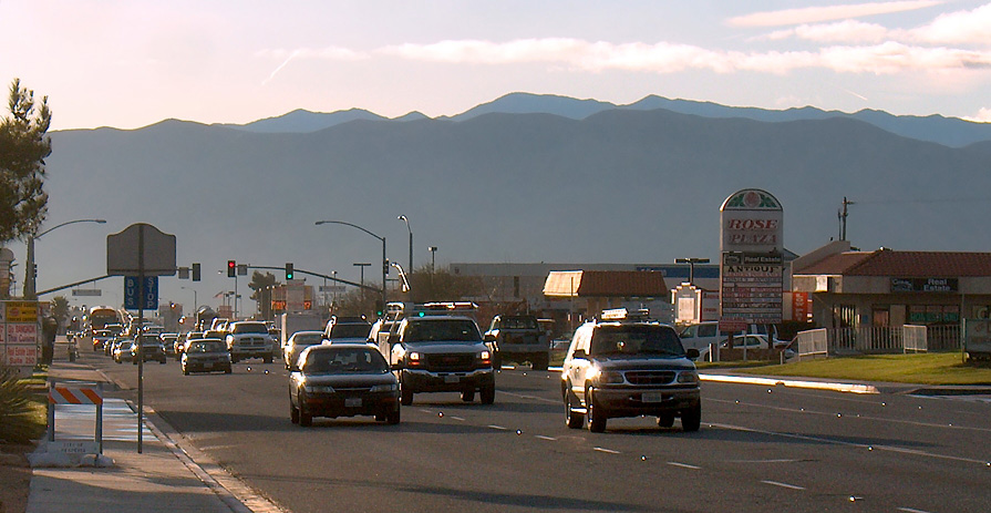 Hesperia, CA : Morning Rush Hour - commuters heading to the freeway on the west side of town