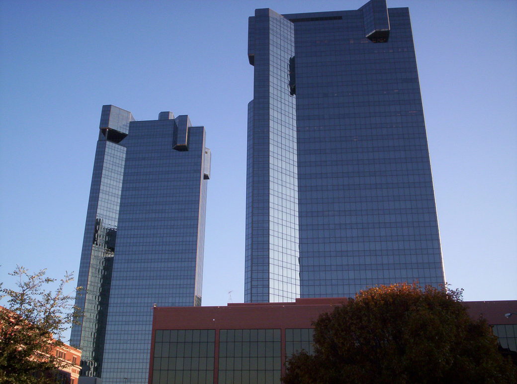 Fort Worth, TX: The Twin Towers (Foreground: Chase Bank; Background: DR Horton)