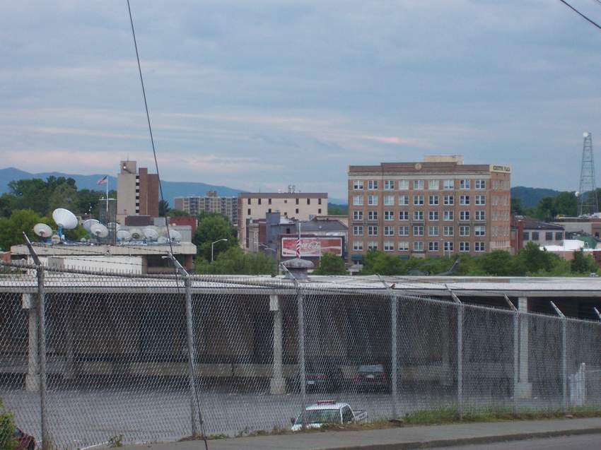 Bristol, TN : Downtown Bristol, Tennessee-Virginia. Mid May of 06