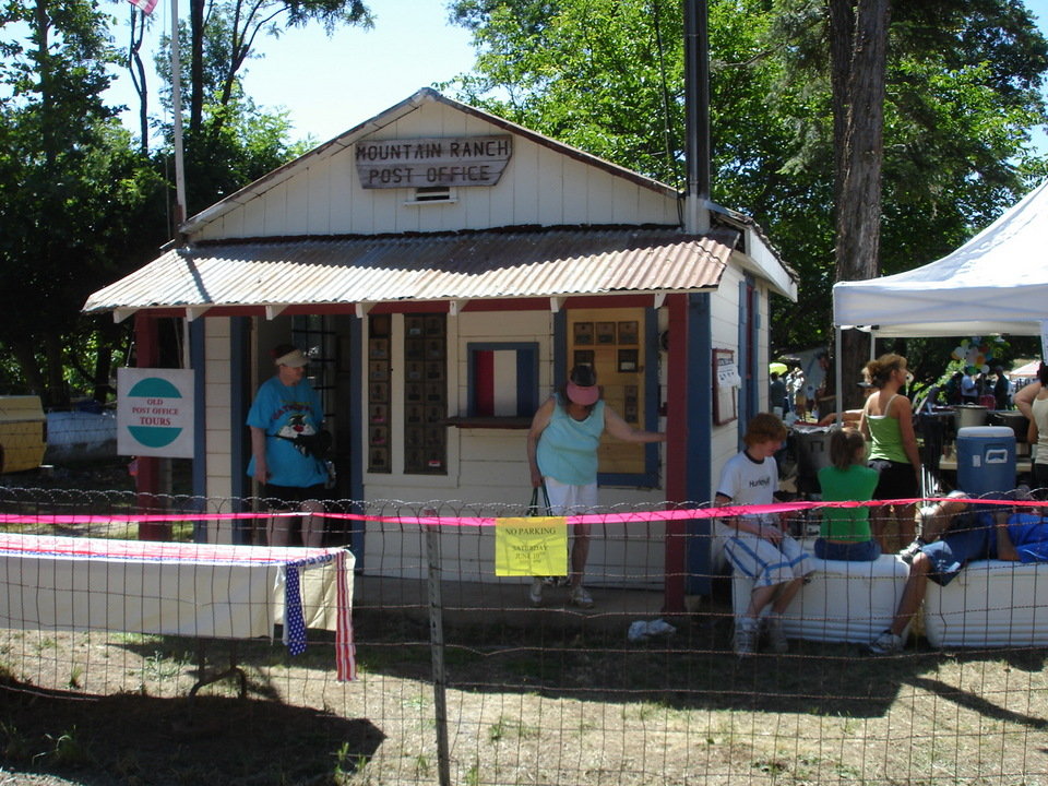 Mountain Ranch, CA : Old Postal Office