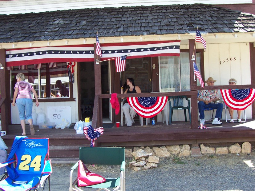 Hornbrook, CA : On lookers at the Hornbrook Fourth of July Parade