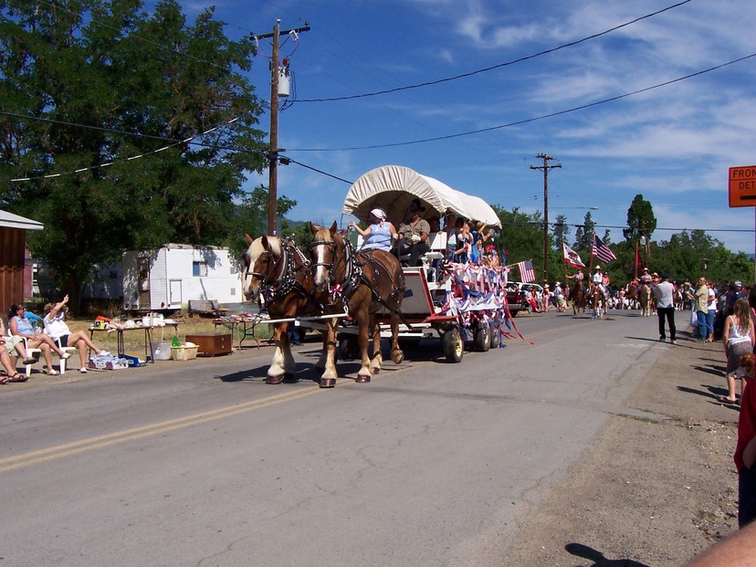 Hornbrook, CA : Another float in the Annual Hornbrook 4th of July