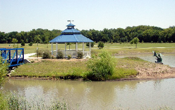 Derby, KS: High Park pond & gazebo