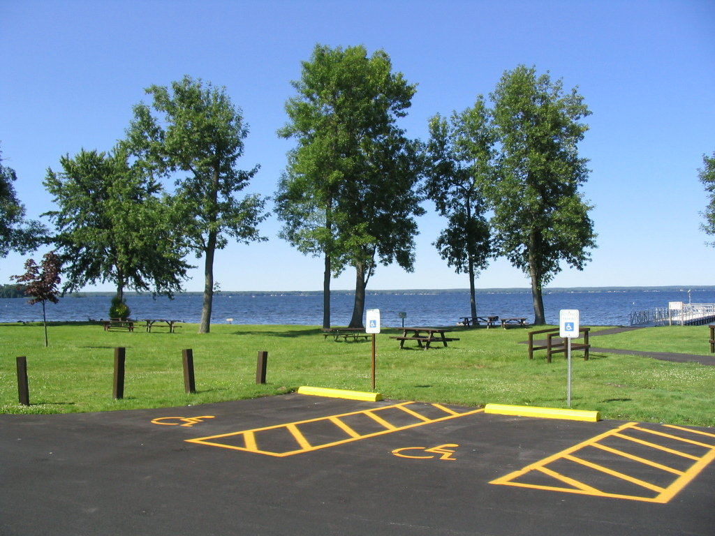 Cicero, NY: Small park with a beach on Oneida Lake in Cicero which is suburban Syracuse, NY