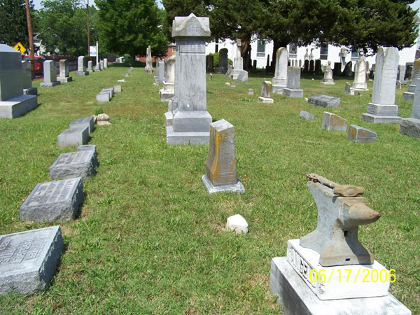 Pocomoke City, MD: Graveyard with anvil headstone