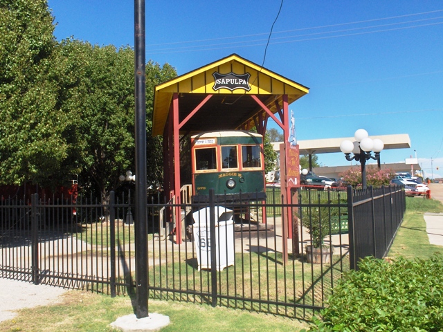 Sapulpa, OK : Real life Trolley that used to roam the streets of Sapulpa! (replicas of circa clothed manequins are on board the trolly!