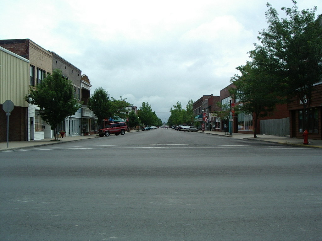 Moberly, MO: Reed Street Sunday morning