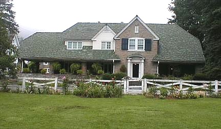 Bramwell, WV : River's Bend B&B     nwww.riversbendbb.com