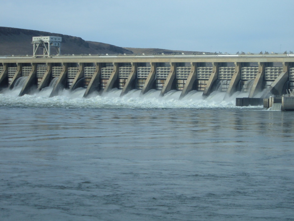 Umatilla, OR: McNary Dam in Umatilla Oregon