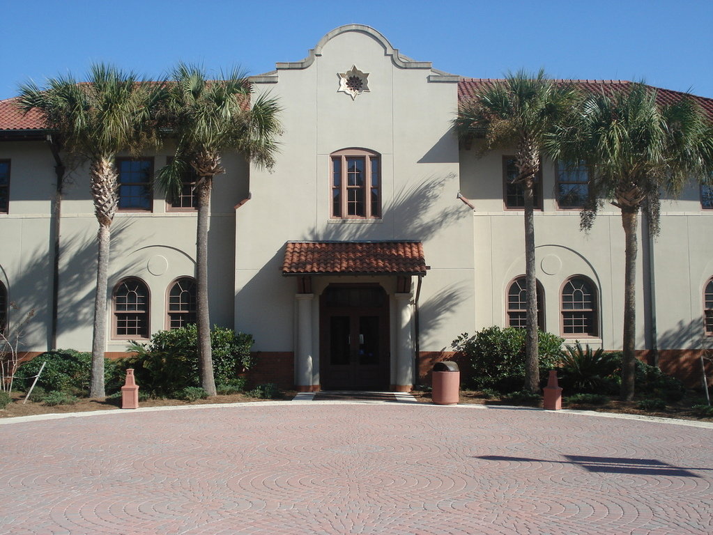 Valdosta, GA : valdosta state university pathway (front lawn)