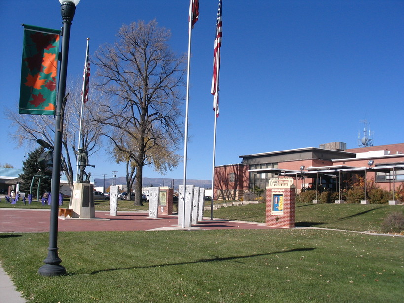 Vernal, UT: Uintah County courthouse and War memorial